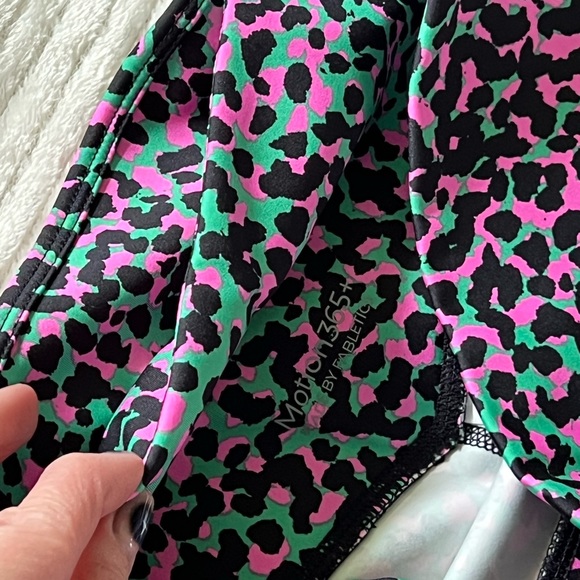 Fabletics — Matching athletic set bundle - Picture 5 of 13